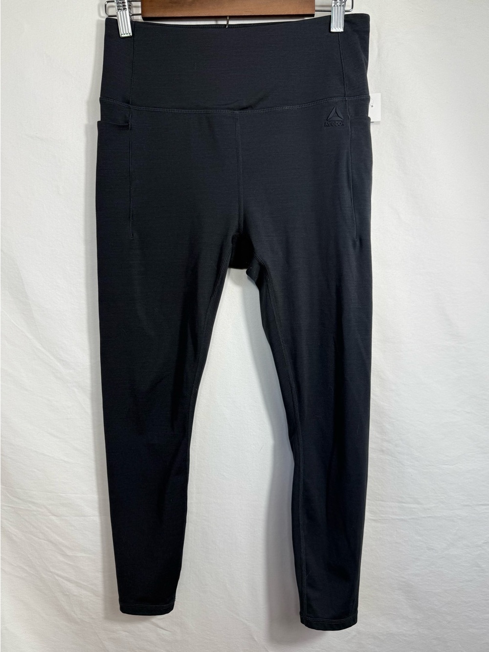 Reebok Black Cropped Athletic Leggings with Side Pocket